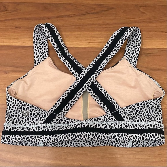 LULULEMON Rack Pack Bra Miss Mosaic White Posey Black White Luxtreme Sportsbra 6 - Picture 9 of 16